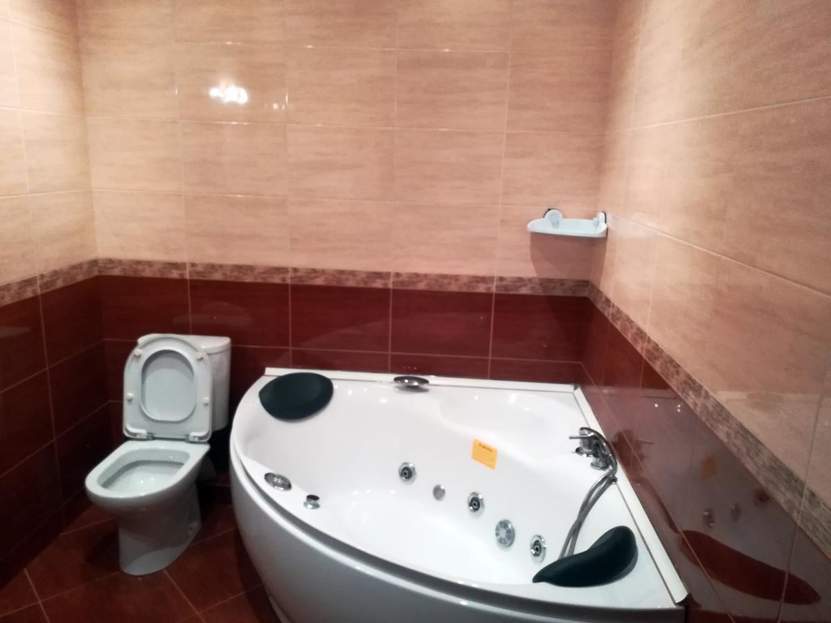 Leon Hotel Tbilisi Ngoại thất bức ảnh
