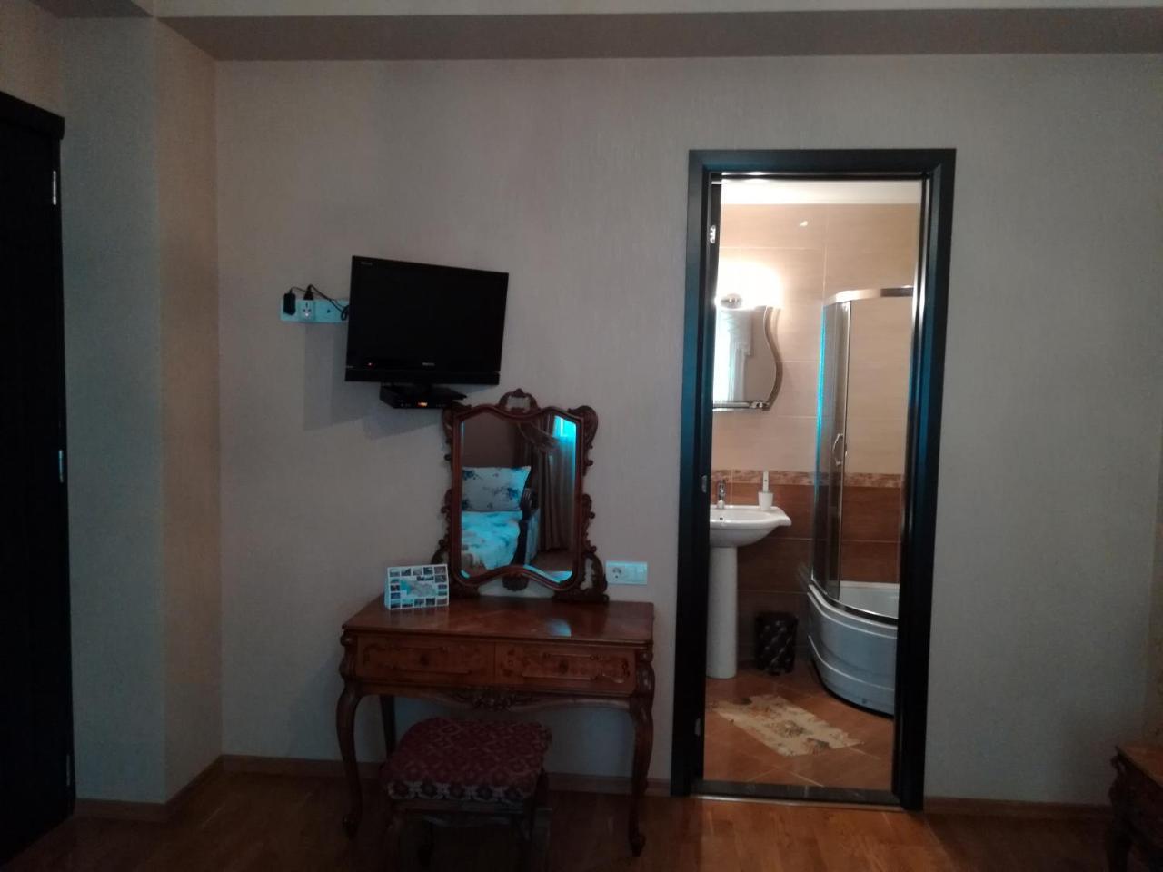 Leon Hotel Tbilisi Ngoại thất bức ảnh